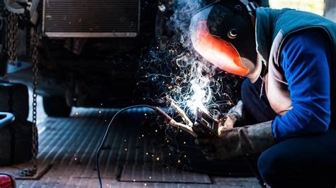 cosas innecesarias en un taller metalmecanico|Prevención de riesgos en talleres mecánicos .